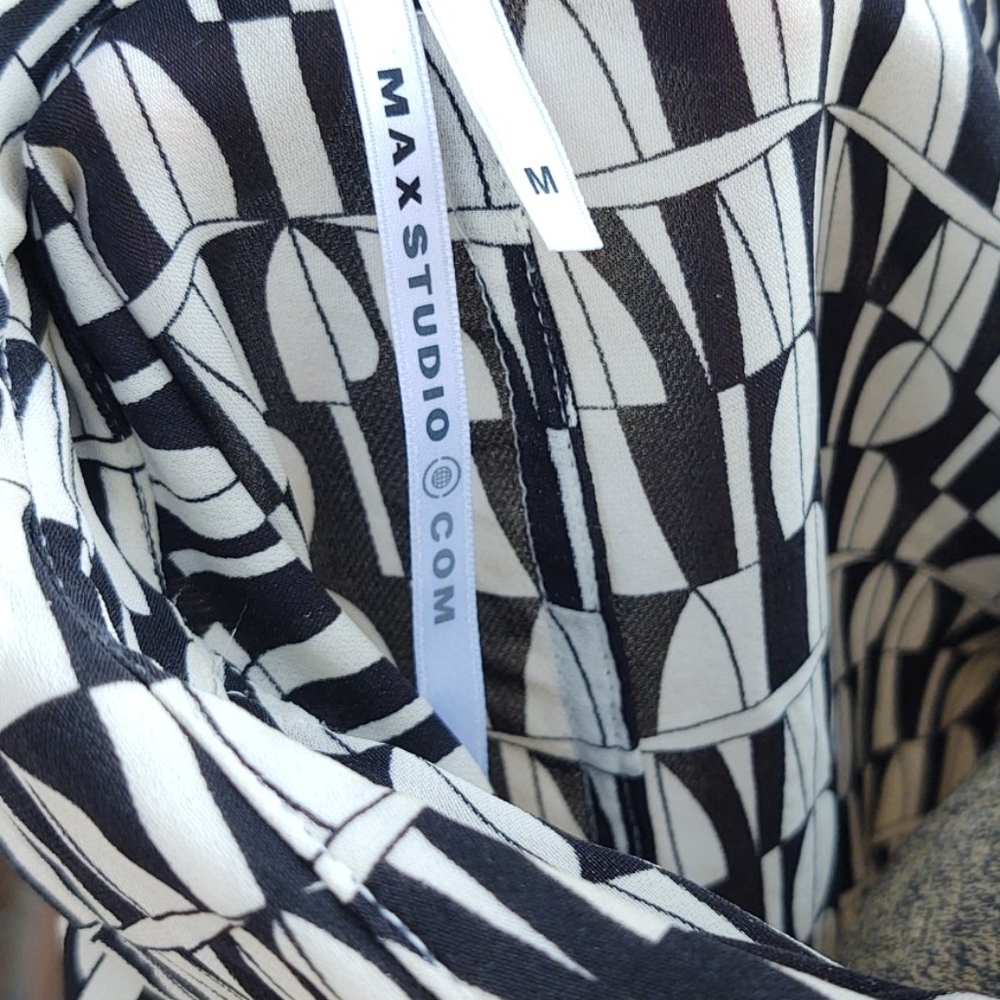 Geometric silk blouse - Picture 2 of 3